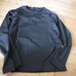 Boys Size 150 / 12 Black Long Sleeve Athletic Moisture Wicking Shirt